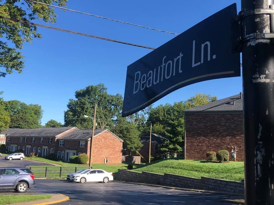 JAMESTOWN APARTMENTS - ST MATTHEWS - BUS STOP SHOOTING JEEP FOUND 9-23-2021 1.jpg